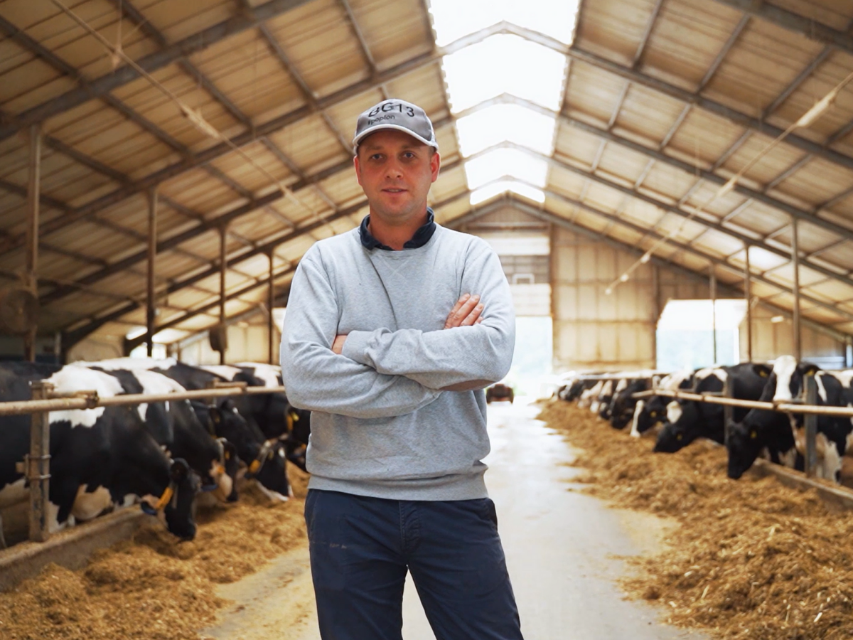 Sylwester Mieczkowski - w gospodarstwie.png